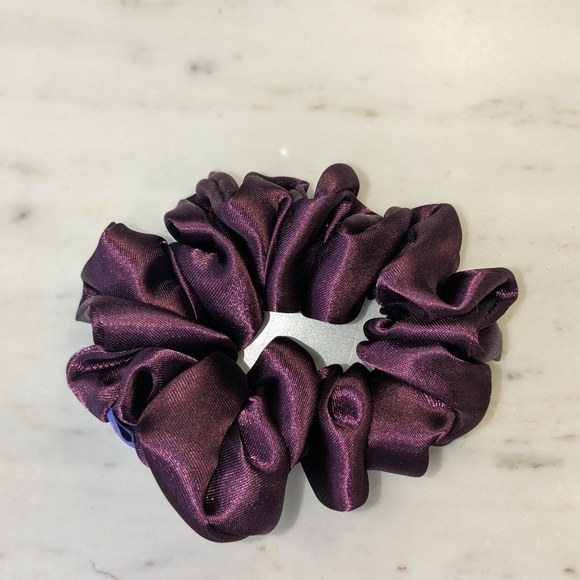 Amiga Mia small purple satin scrunchie hand crafted - Picture 5 of 6